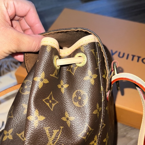 Authentic Louis Vuitton montsouris mm backpack - Picture 5 of 10